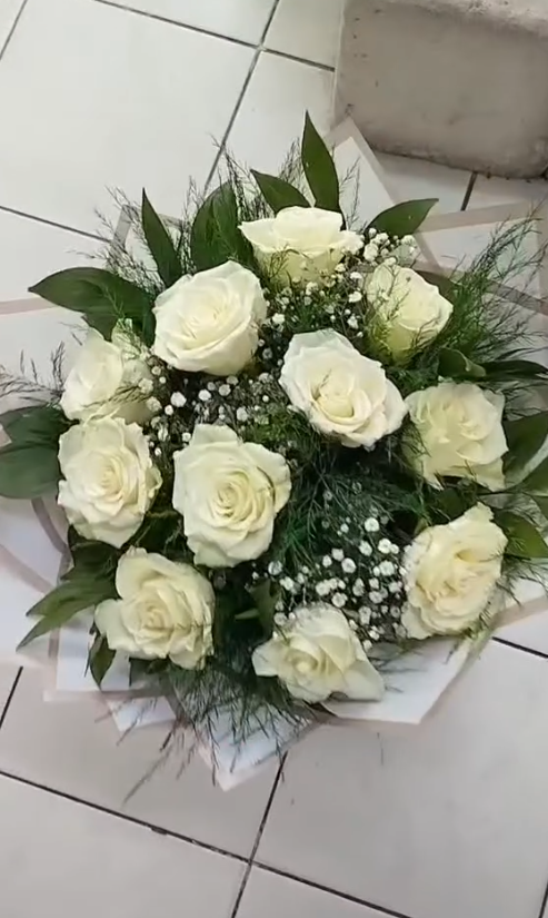 10 LU BEYAZ GÜL BUKETİ
